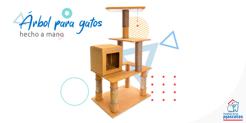 Árbol para gato de 3 pisos con refugio y juguete. Enlaza a la sección de rascadores y árboles para gatos de Sodimac.com